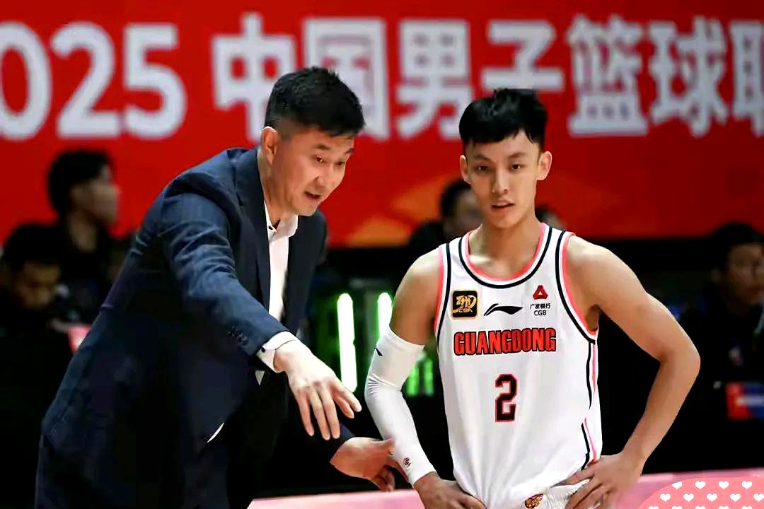 包含热情洋溢！球队士气高涨备战中的词条