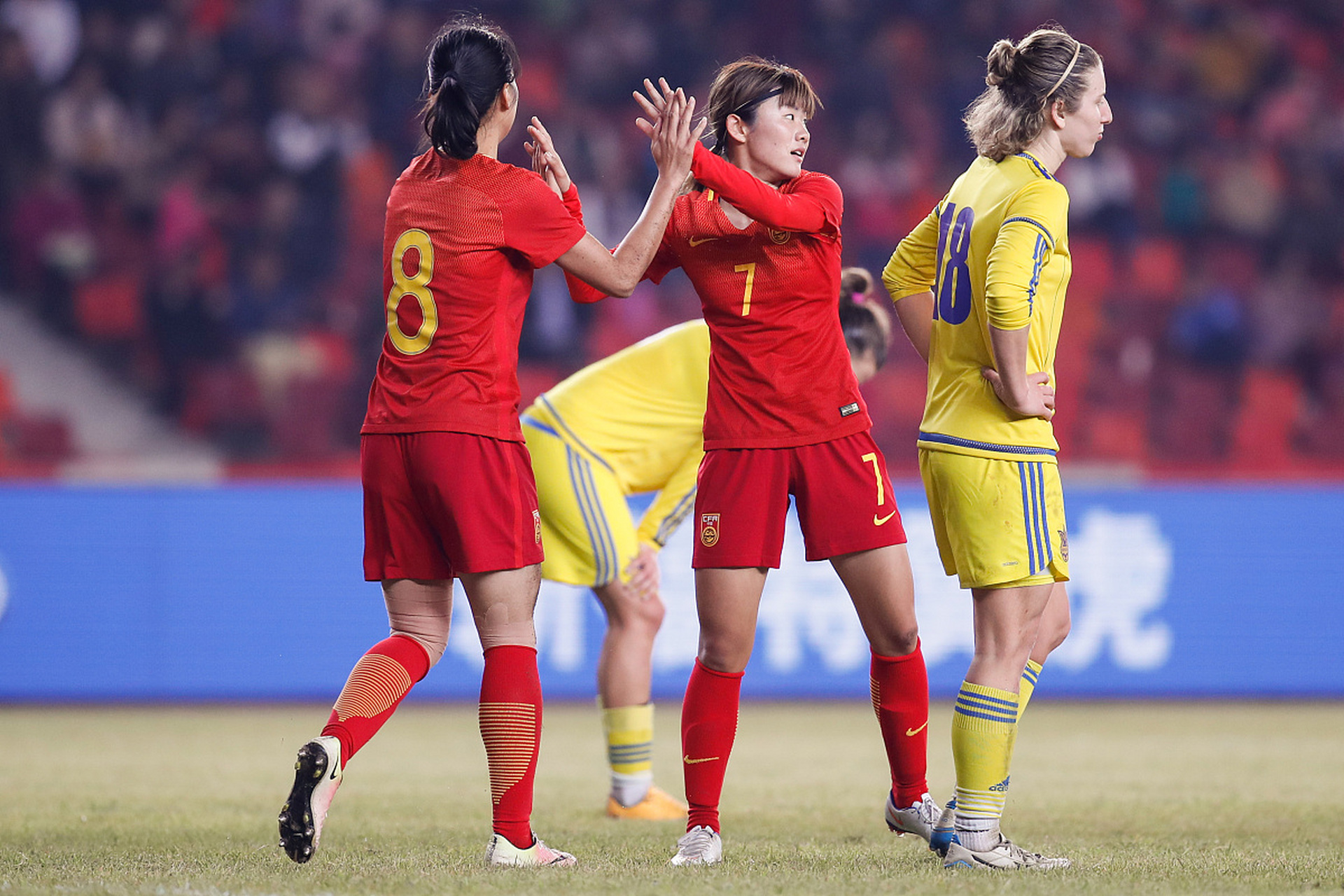 国家女足在比赛中全力以赴，最终取得胜利