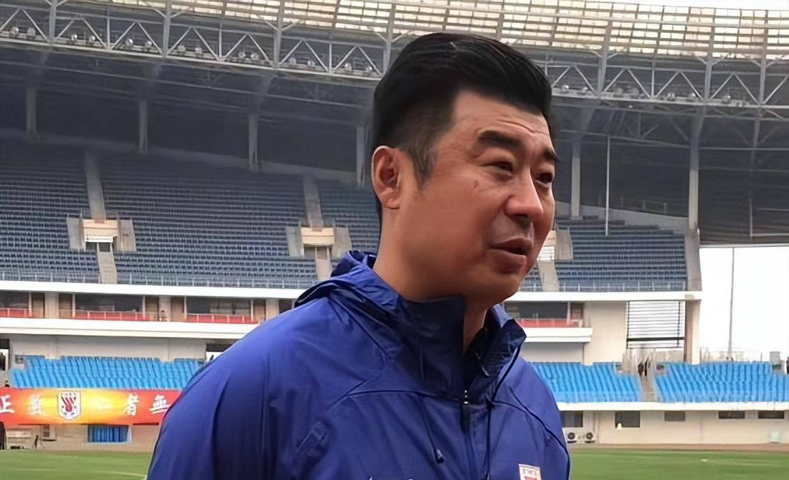 国内顶尖中锋表现抢眼，球迷欢呼的简单介绍